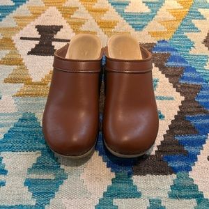 Sven Plain Jane Whiskey Low Heel Clogs 37